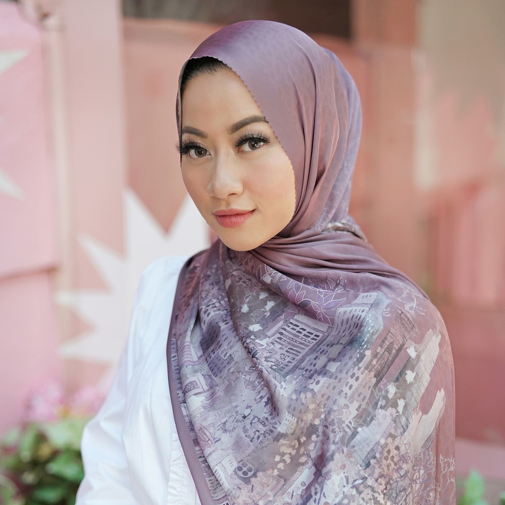 New York Reborn Satin Shawl Big Apple.
