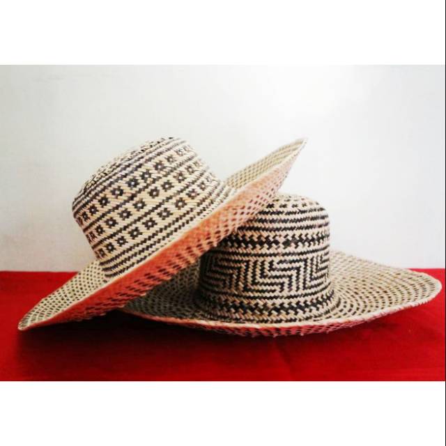 Topi Rotan Khas Dayak Kalimantan Tebgah