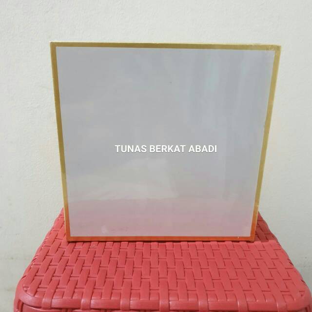 Tatakan kue Gold kotak 20 cm / Greyboard Gold kotak 20 cm / Cake Board Gold kotak 20 cm @25 pcs