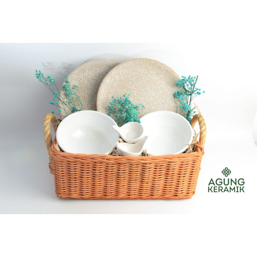 

Parcel Agung Keramik Plate Set