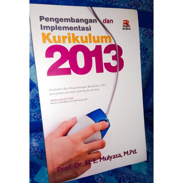 

Pengembangan dan implementasi kurikulum 2013.buku asli