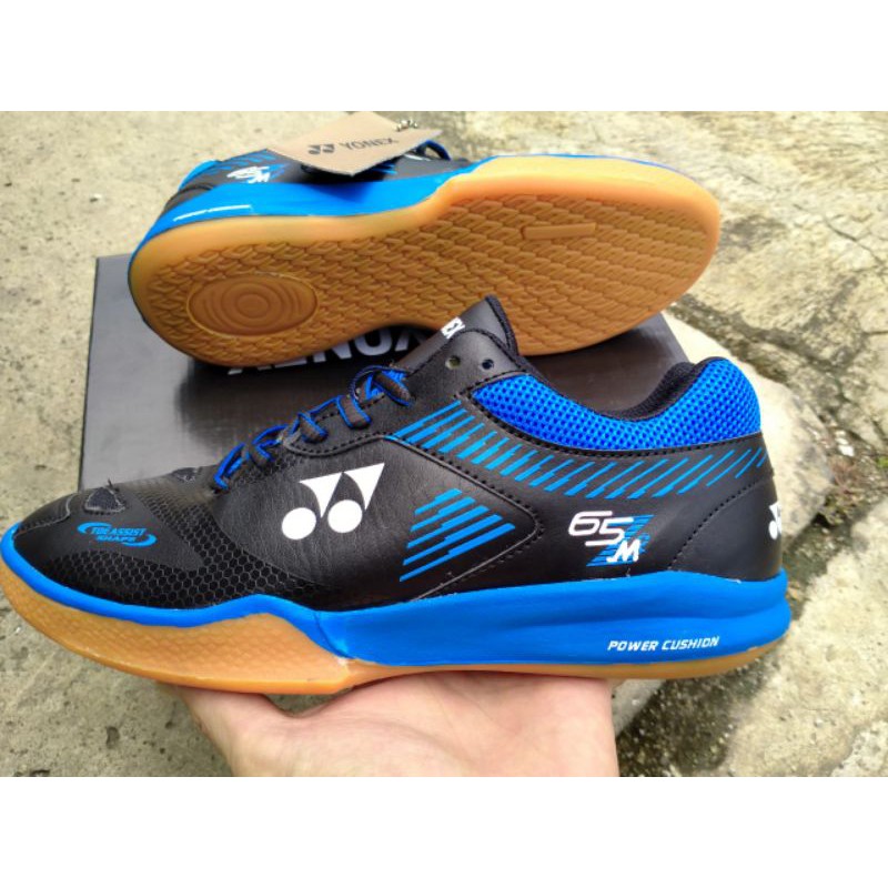 sepatu yonex