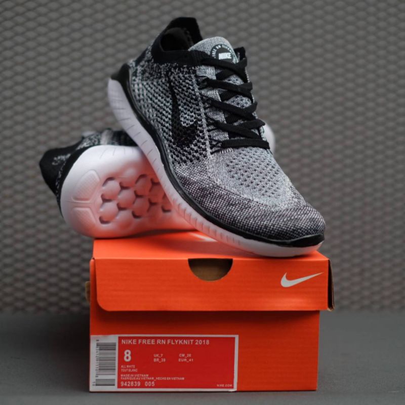 flyknit running trainers