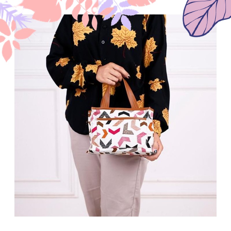 

BUNGKUS ! [SIAP KIRIM] TAS TRIANGLE WHITE Berkualitas