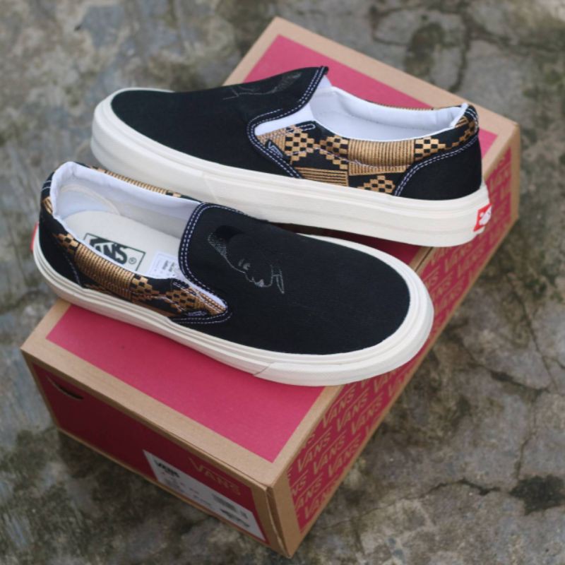 Sepatu vans Slip On / Slide Michael February,ukuran 36-43. Grade Ori. Gratis Box