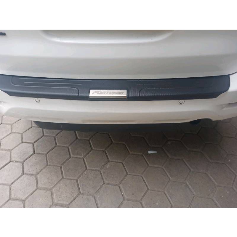 sill plate silplate PINTU BAGASI BELAKANG toyota fortuner 2005 sampai 2015 plastik tempel 2006 2007 2008 2009 2010 2011 2012 2013 2014 tipe e g vnt trd diesel