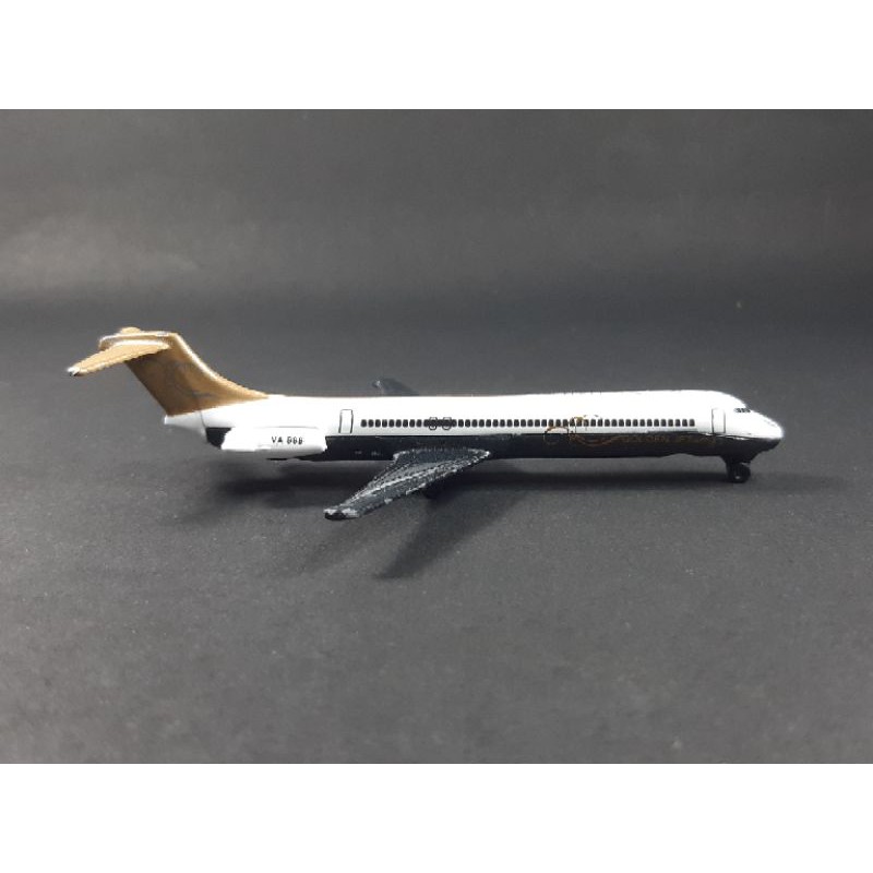 Majorette Golden jet Douglas MD-80 Diecast pesawat