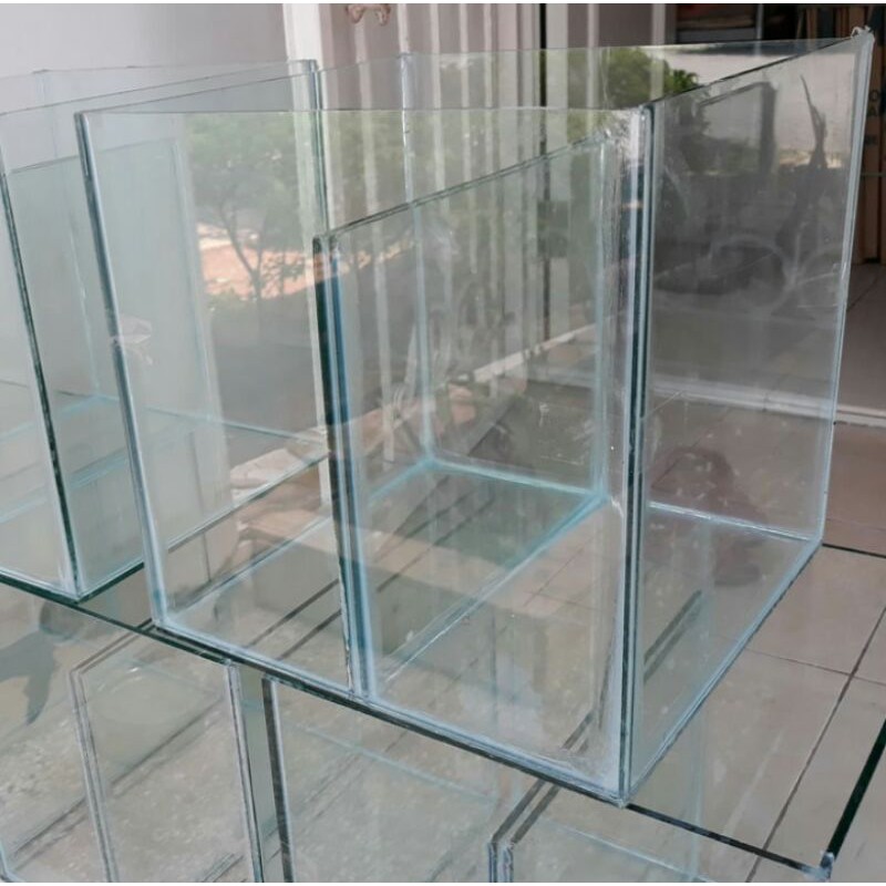 Aquarium kaca ikan cupang double sekat