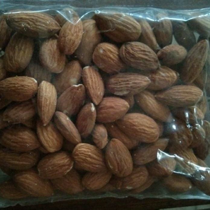 

Raw Almond Utuh Mentah 100 gr