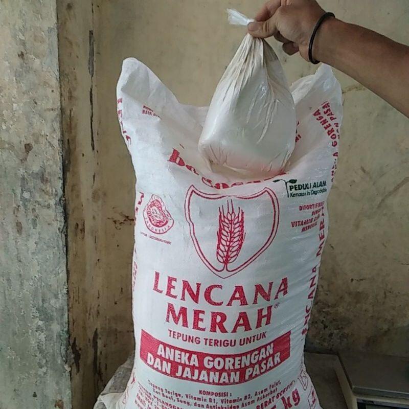 

Terigu / Tepung Terigu / Tepung Terigu Lencana Merah / Curah / 500 Gr