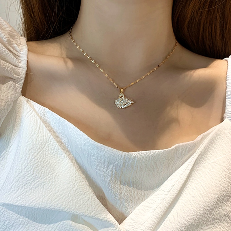 Kalung Titanium Swan Angsa Berlian Kristal Emas 18k Wanita Anti Karat Perhiasan Korea