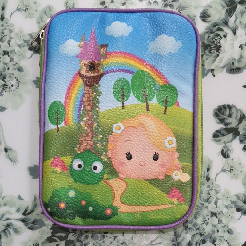 

Tempat Pensil, tempat alat tulis, kotak pensil, kotak pensil princess rapunsel.