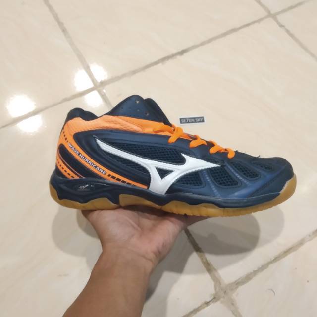 mizuno wave hurricane 3 orange