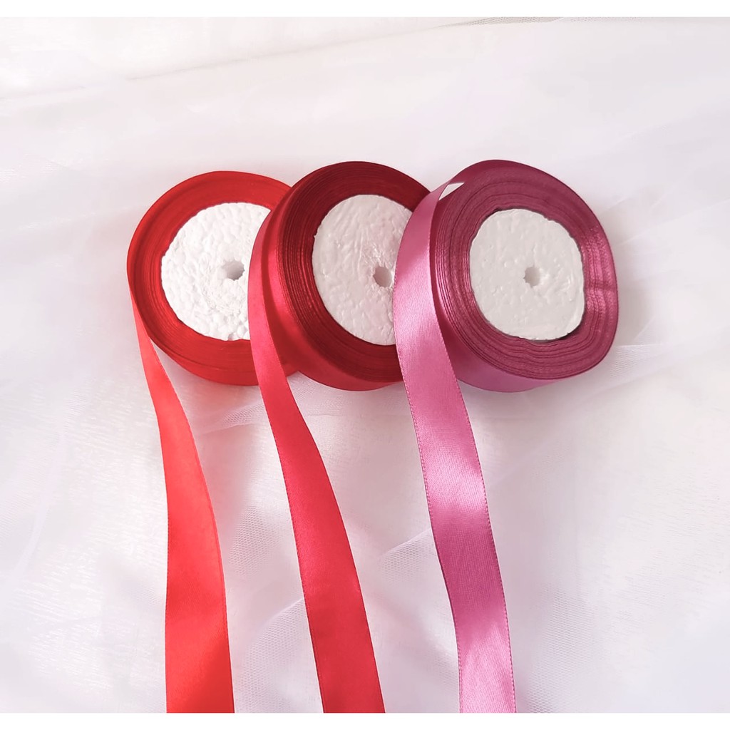 

PITA SATIN MERAH IMPORT PREMIUM 2.5CM (ECERAN PER METER) PITA KADO