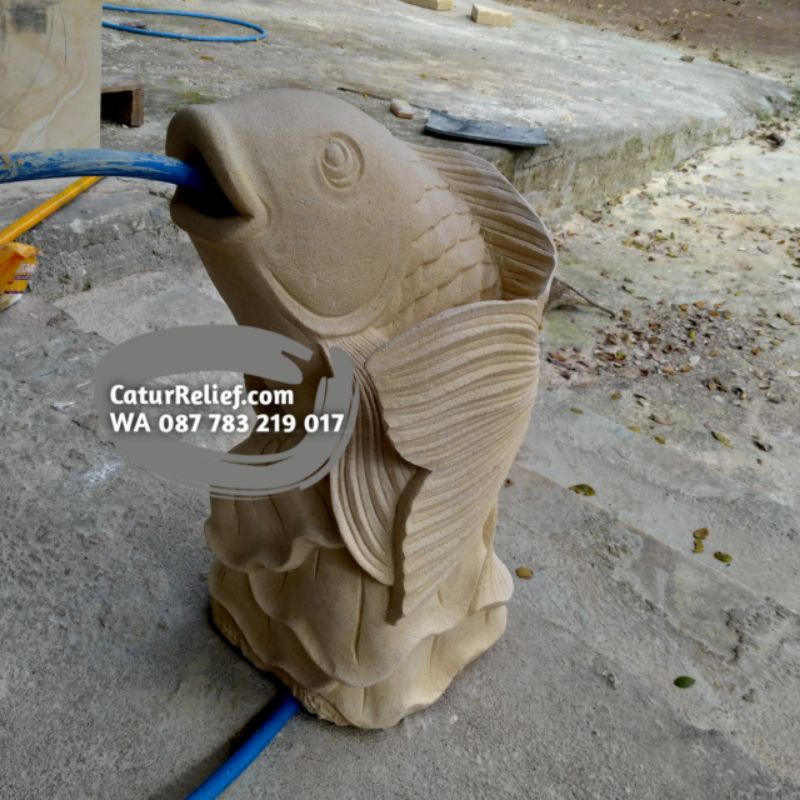 patung batu air mancur