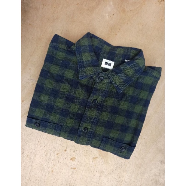 Kemeja Flannel Uniqlo M hijau kotak navy