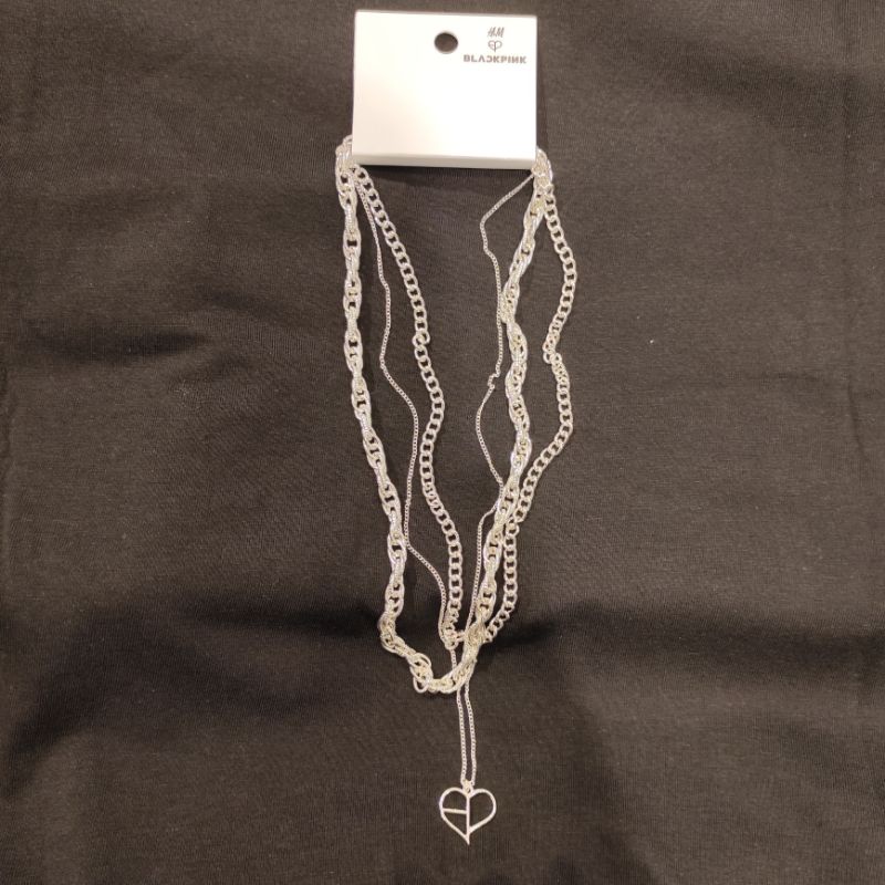 Kalung Blackpink x H&M Original Store