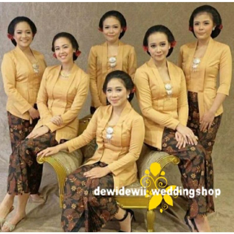 Set Kebaya &amp; Jarik / Kebaya Bludru kutubaru - Nuansa Warna Gold