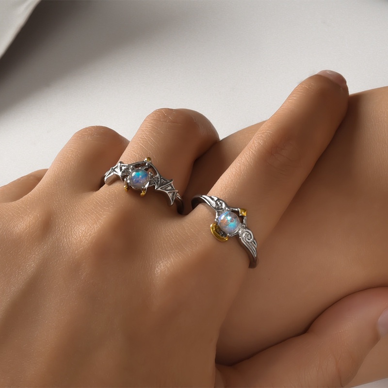 Cincin Model Terbuka Dapat Disesuaikan Aksen Moonstone Angel Devil Untuk Pria Dan Wanita