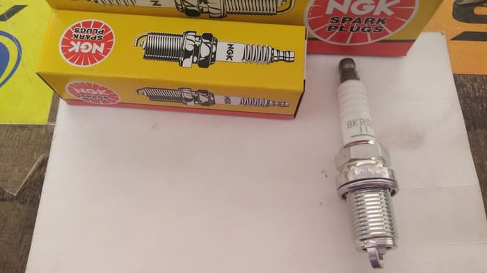 Busi Spark Plug Mobil Toyota Soluna BKR5E-11 NGK Asli