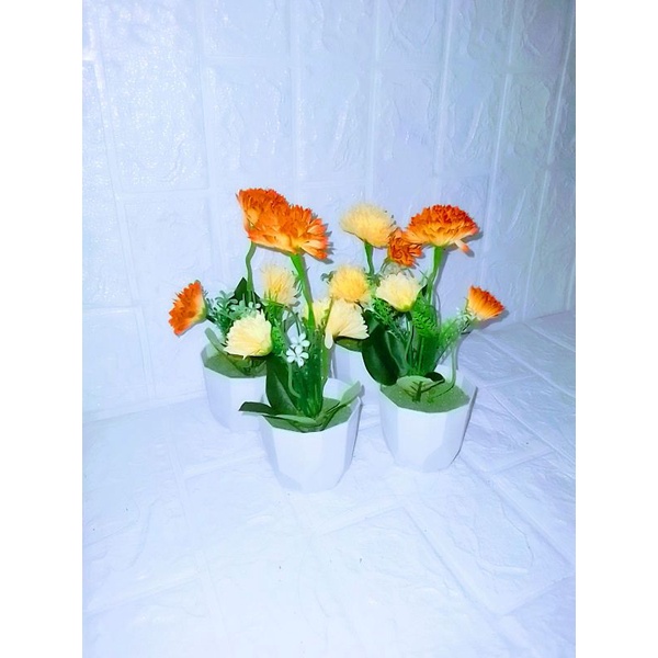 BUNGA HIAS DAHLIA ORANYE PLASTIK PLUS POTNYA