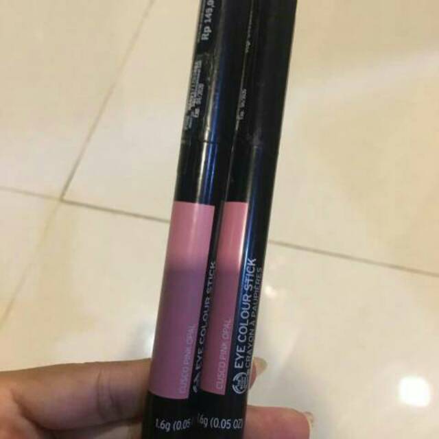 The Body Shop EyeShadow Stick Cusco Pink Opal
