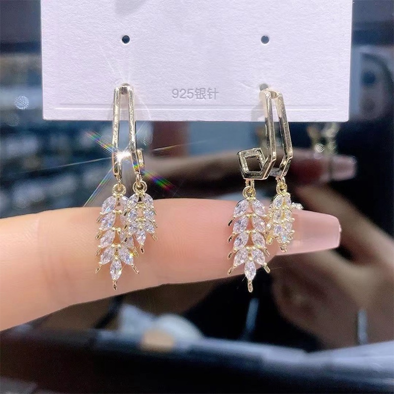 Anting Stud Desain Gandum Aksen Berlian Imitasi Gaya Korea Serbaguna