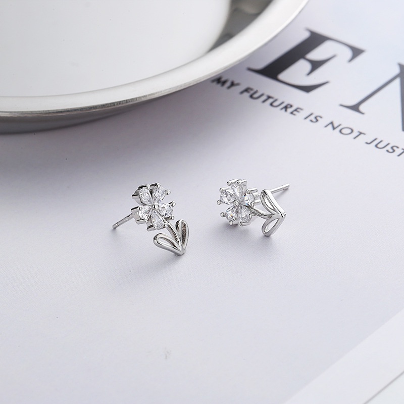 Anting Tusuk Bentuk Daun Hollow Aksen Batu Zircon Untuk Wanita