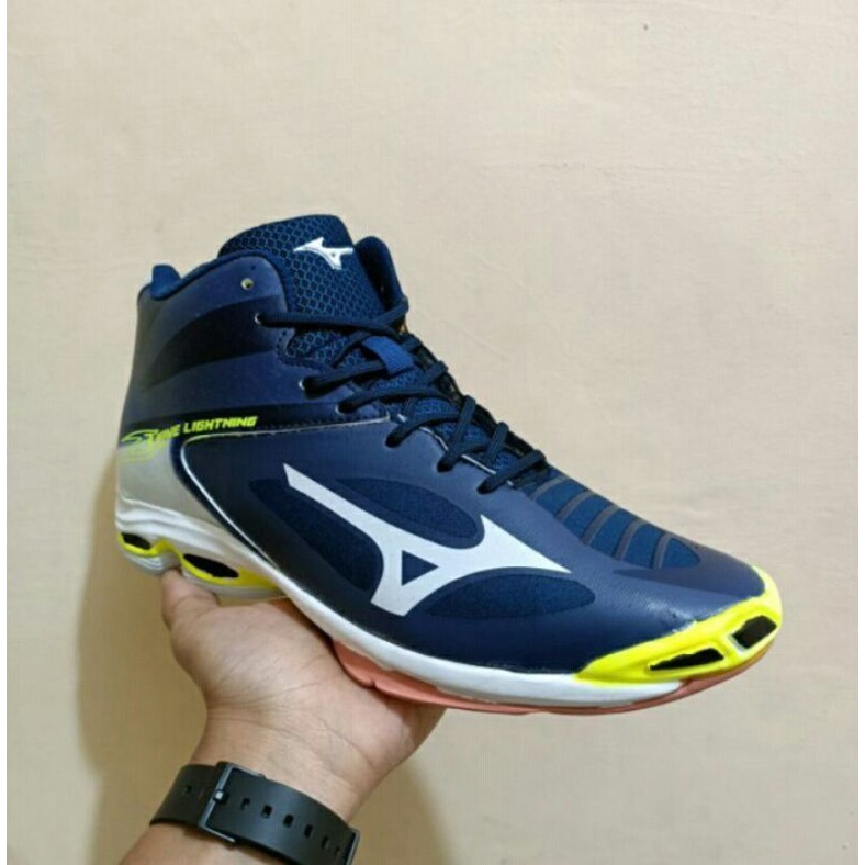 sepatu sport pria MIZUNO