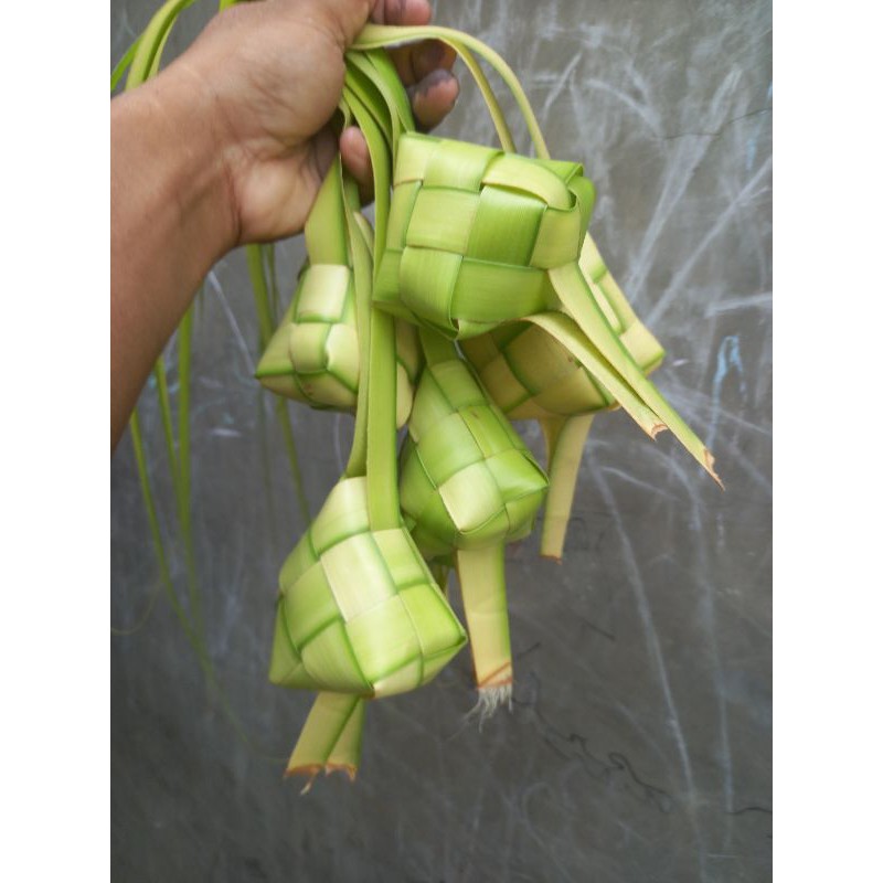 

1 iket ketupat kosong isi 10