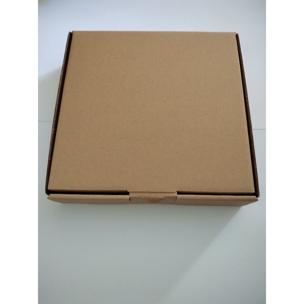 

Kardus e flute 22x22x5/box pizza/box makanan/box hampers