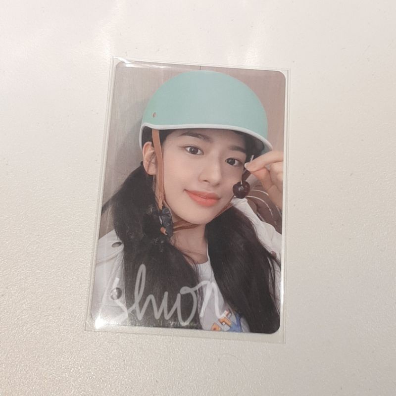 [BOOKED] IVE Yujin Dewytree Helm Set A PC Photocard