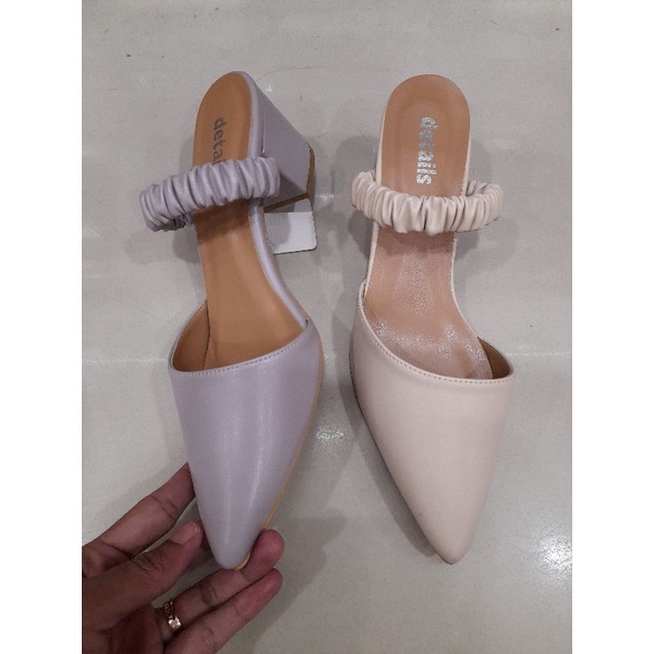 sandal heels wanita details