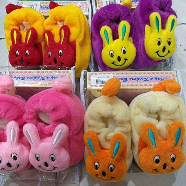 Sepatu boneka bayi