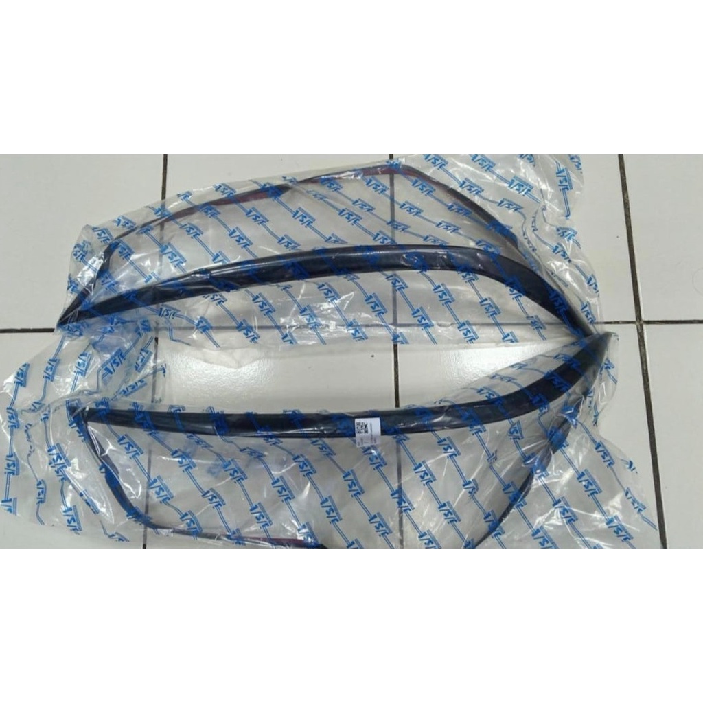 Garnish Lampu Depan Suzuki XL7 2020 - 2022 Up Hitam Doff