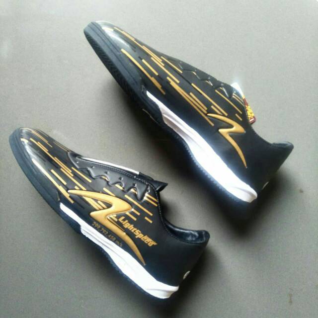 SEPATU FUTSAL Lightspeed black gold sepatu futsal specs TERMURAH BARU/KEREN HITAM EMAS