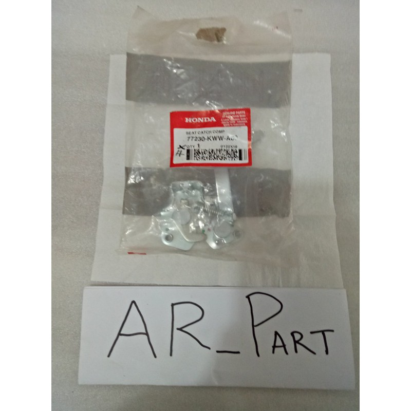 DUDUKAN-KANCINGAN-PENGAUT KUNCI JOK  Revo 110 2009 - 2010 Karbu 77230-KWW-A00 ASLI AHM HONDA