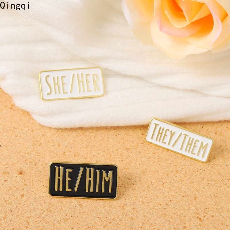 Bros Pin Enamel Desain SHE / HER Warna Hitam Putih Untuk Hadiah Teman