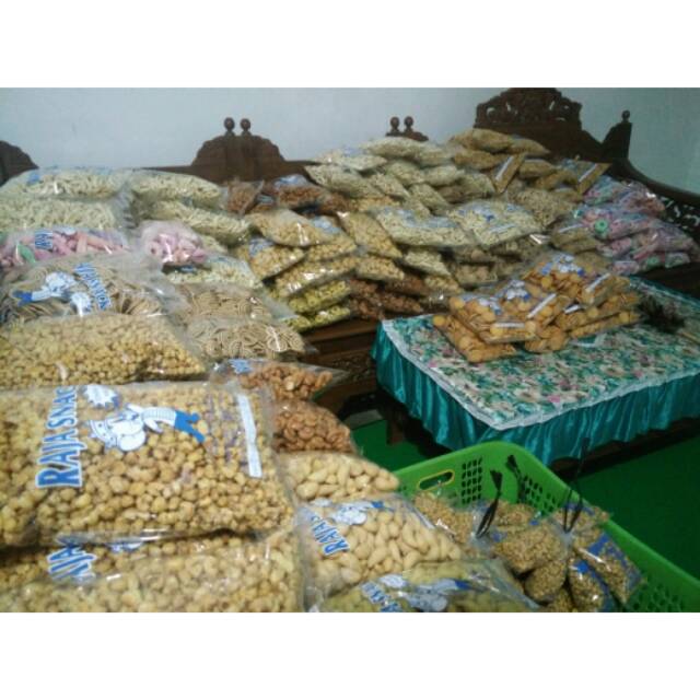 

RAJA SNACK DAN CAMILAN