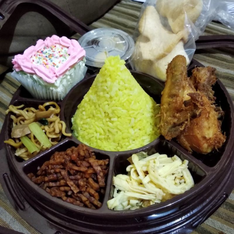

tumpeng mini / tumini ulang tahun lengkap dengan kue