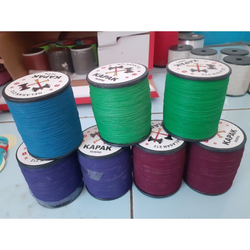 GELASAN LAYANGAN CAP KAPAK