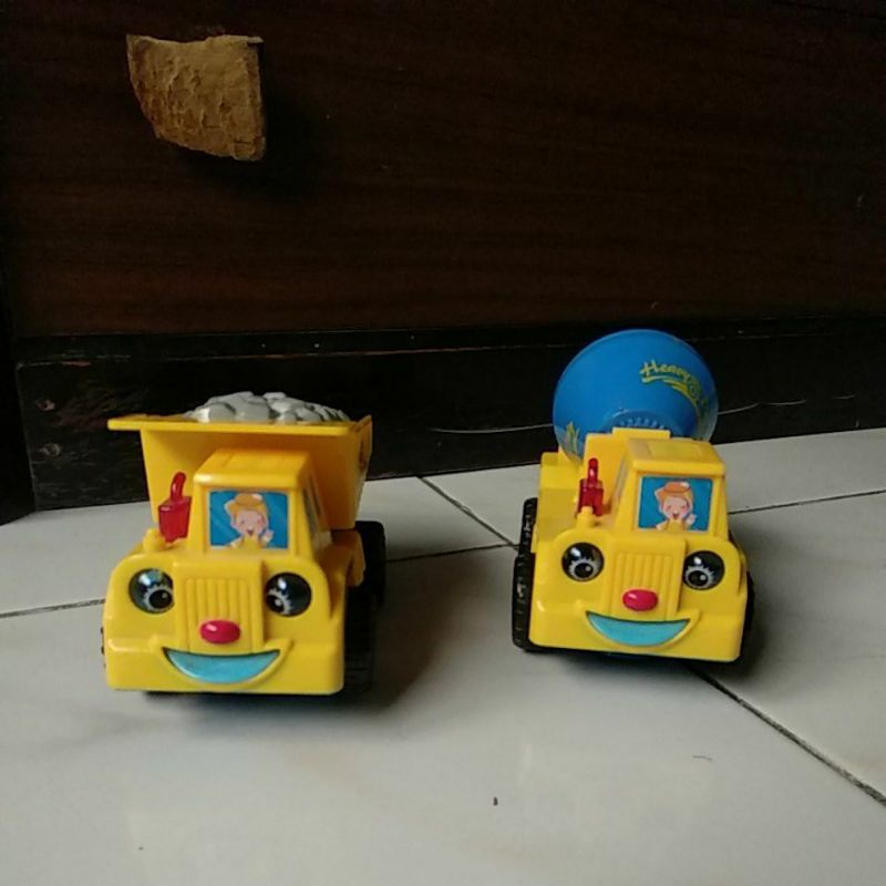 2 truk mainan anak preloved