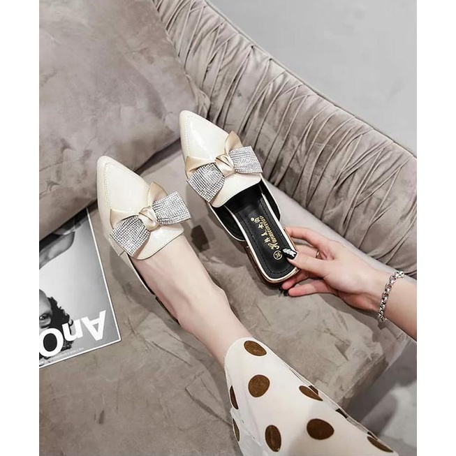 UC 08 FLATSHOES PITA