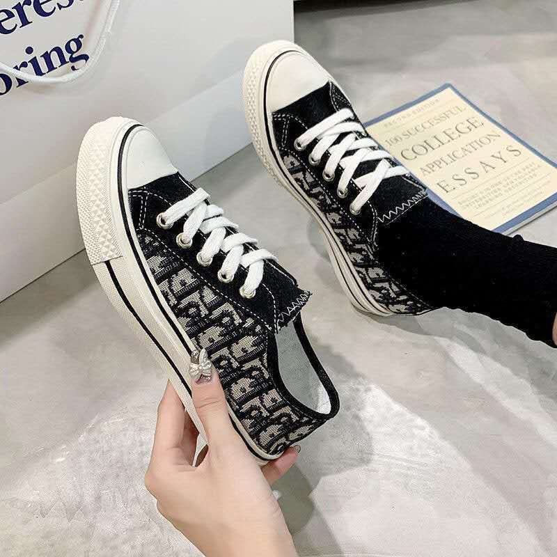 Sepatu Kanvas Wanita Sneakers Tali Model Tinggi dan Rendah Tren Cwe Masa Kini Keren