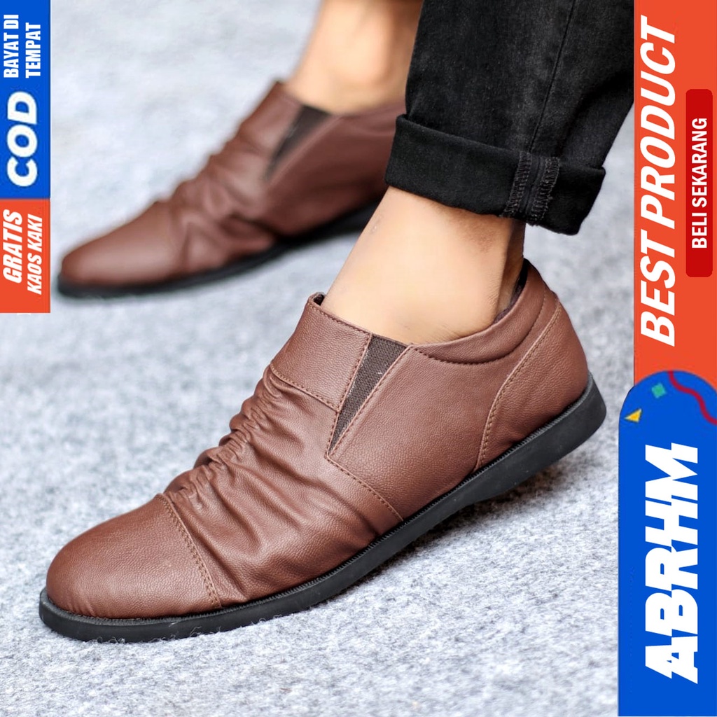 Sepatu Slip on Pria Santai Casual Formal Kulit Syntetic Kerja Kantor Kuliah Kondangan Hitam Keren Terbaru