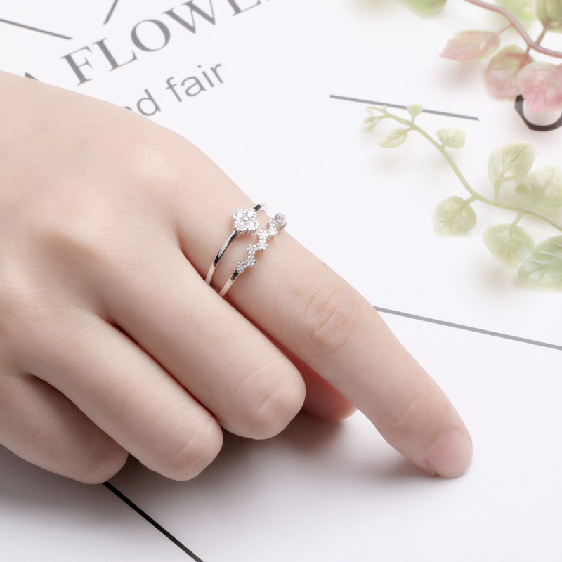 Cincin Lapis Ganda Bentuk Daun Clover Aksen Berlian Gaya Korea Untuk Wanita