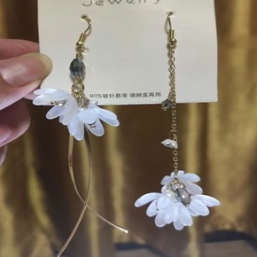 Anting Tusuk Silver Desain Kelopak Bunga Hias Mutiara Putih Gaya Jepang Korea