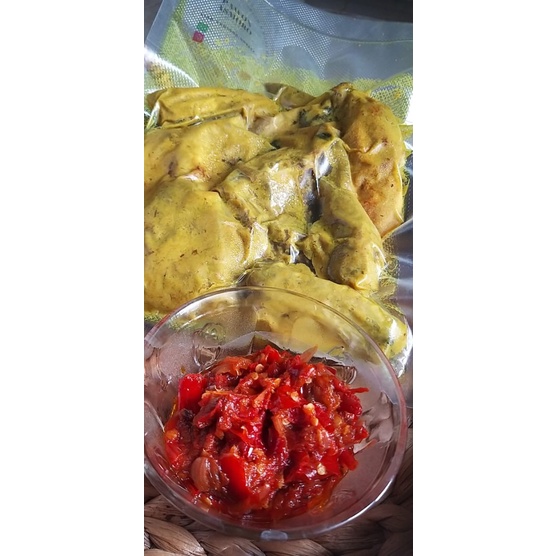 

AYAM KAMPUNG UNGKEP BUMBU KUNING SIAP GORENG (1 EKOR) PAWON ASMORO