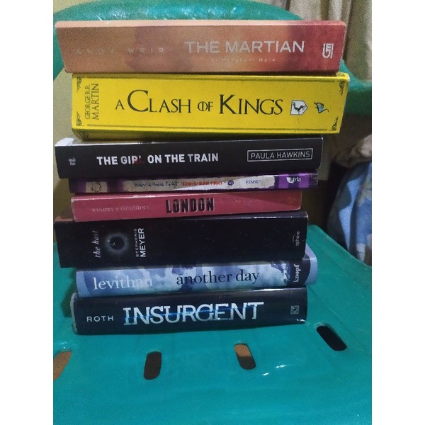 jual buku novel bekas insurgent / game of thrones / diary of wimpy kid / the girl on the train