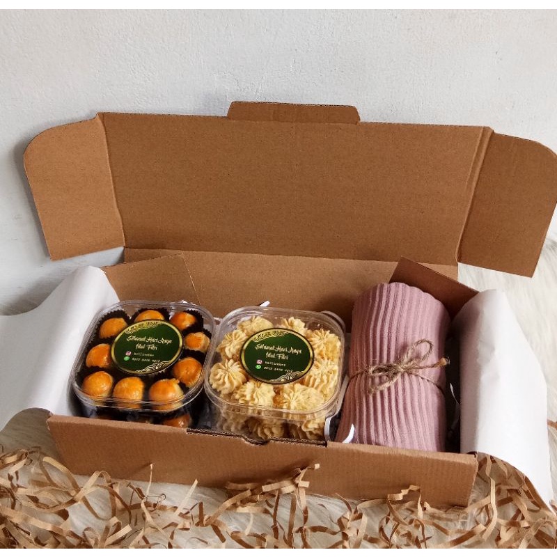 PAKET KUE LEBARAN HAMPERS LEBARAN KUE KERING ISI PASHMINA PLISKET DAN 2 TOPLES 250gr KADO GIFT 2022
